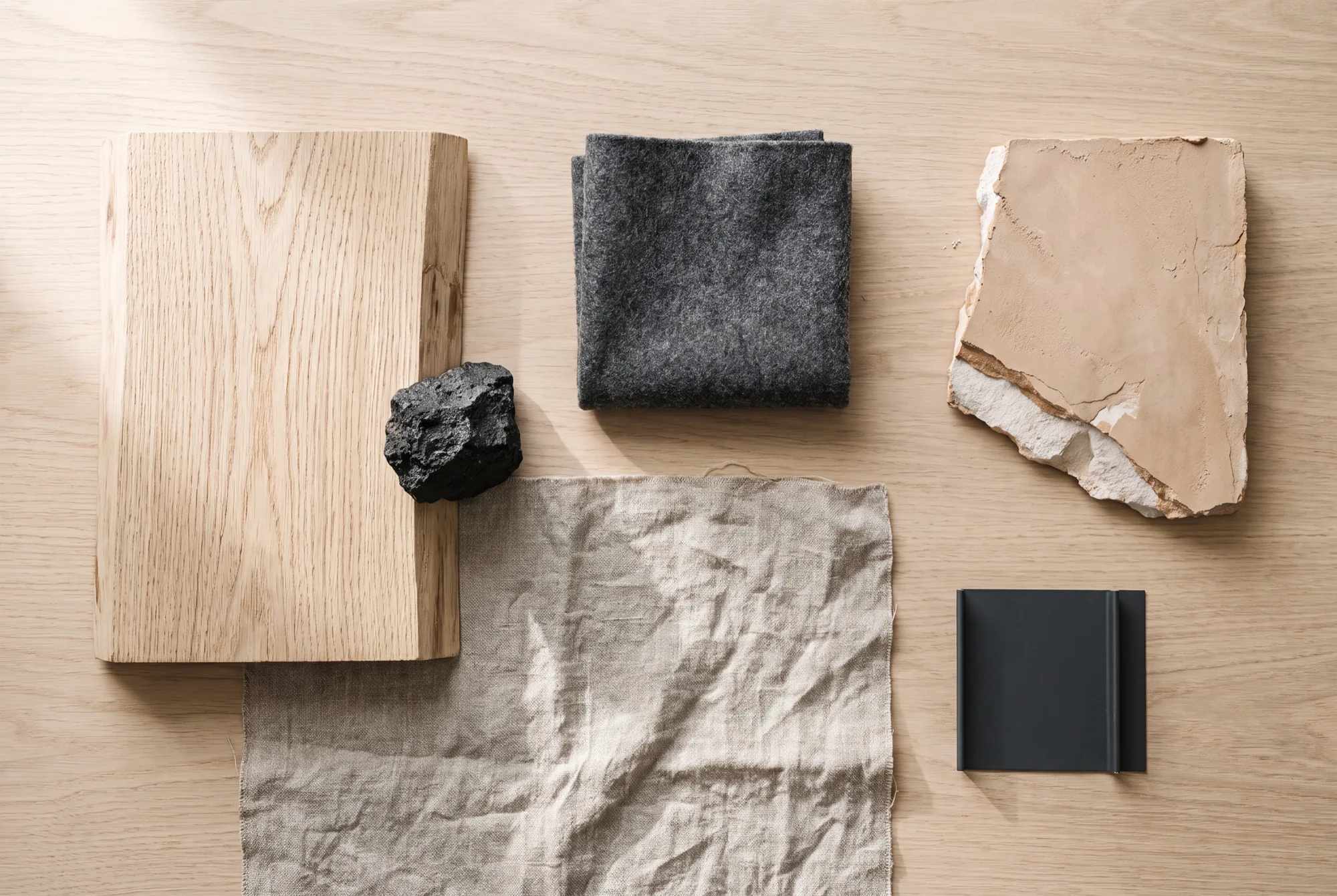 Material board of oak, basalt, wool, linen, lime plaster and seam metal
